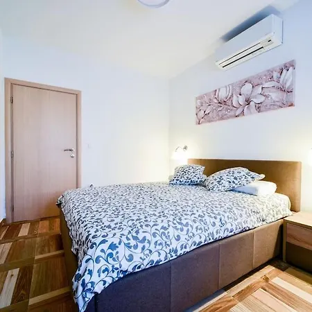 Mery * Privlaka (Zadar)